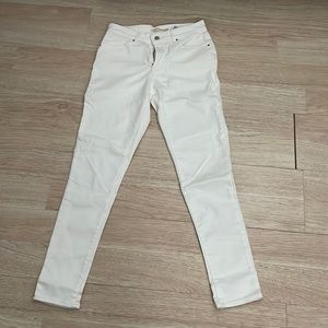 White Levi skinny jeans